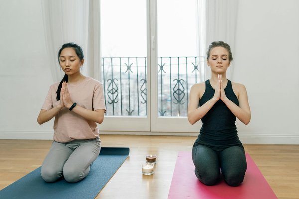 Comment le Pilates aide à réduire le stress et l'anxiété?