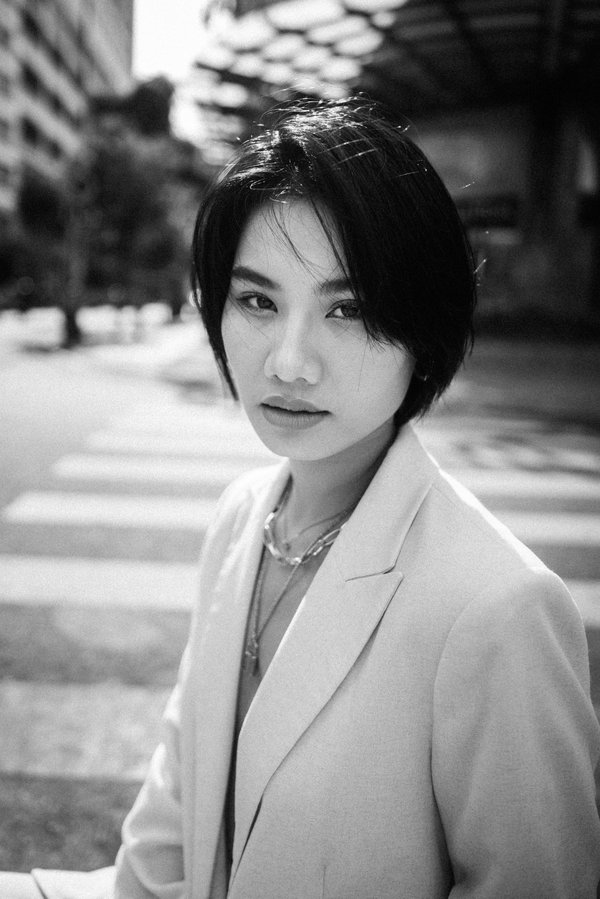 Hyper stylée : la coupe courte moderne pour femme élégante